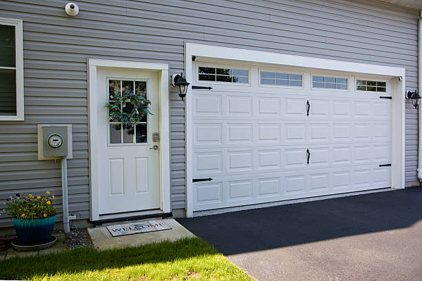 24/7 Emergency Garage Door Panel Replacement experts in Guntown, MS